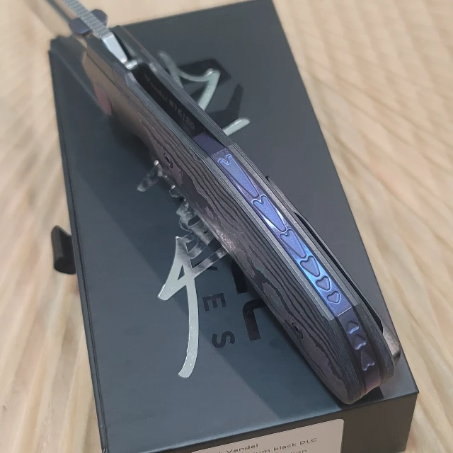 Bladebinge - Null Knives Vandal DLC + Jazzy Camo Carbon, SW Vanax