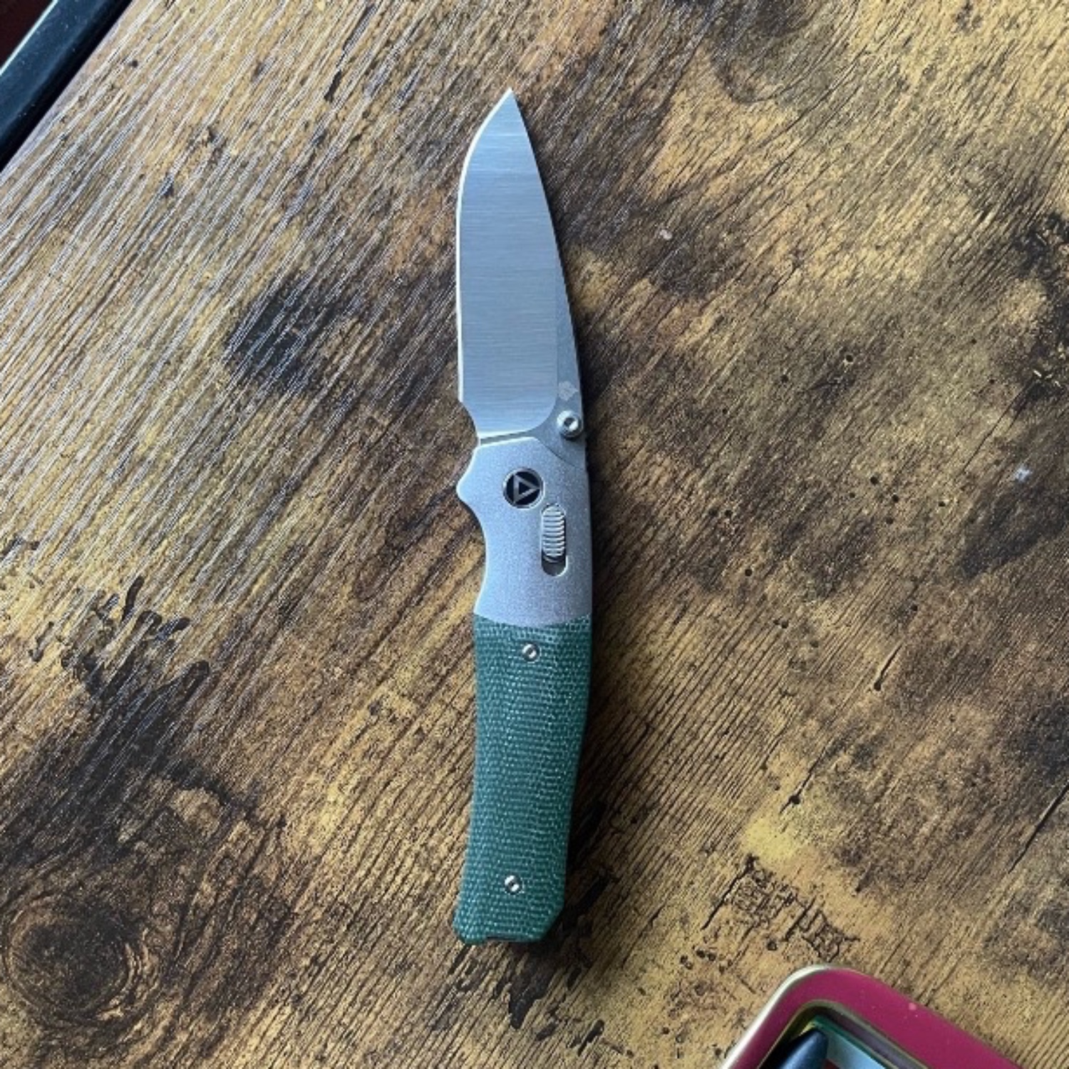 Bladebinge - QSP VAULT GLYDELOCK FOLDING KNIFE GREEN MICARTA HANDLE 14C28N PLAIN EDGE SATIN FINISH QS157-B1