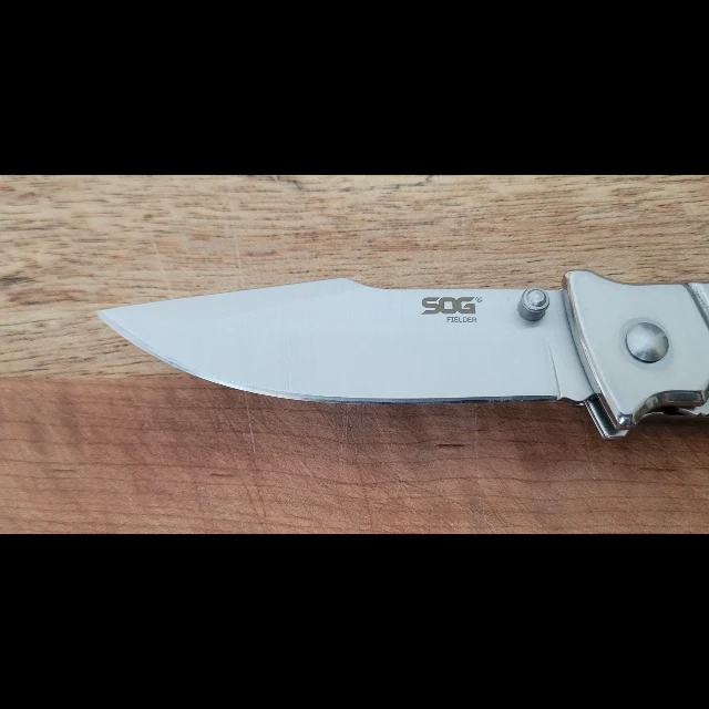 Bladebinge - Like New SOG FIELDER (NO BOX)