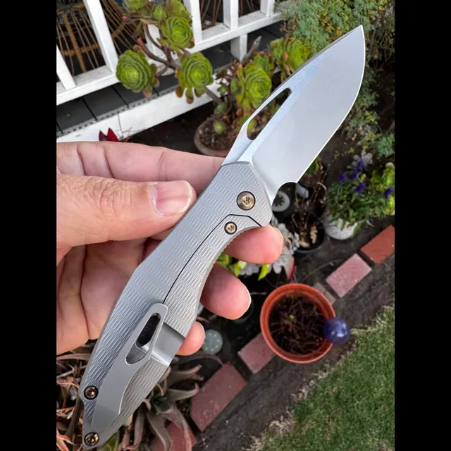 Bladebinge - 🔥 Koenig Mini Arius Non Flipper - Patterned Titanium 🔥