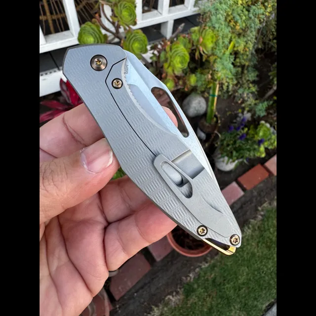 Bladebinge - 🔥 Koenig Mini Arius Non Flipper - Patterned Titanium 🔥