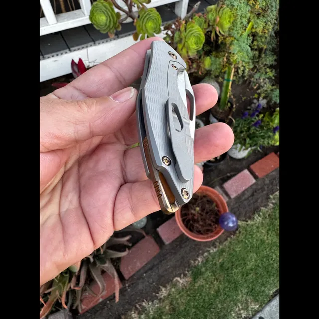 Bladebinge - 🔥 Koenig Mini Arius Non Flipper - Patterned Titanium 🔥