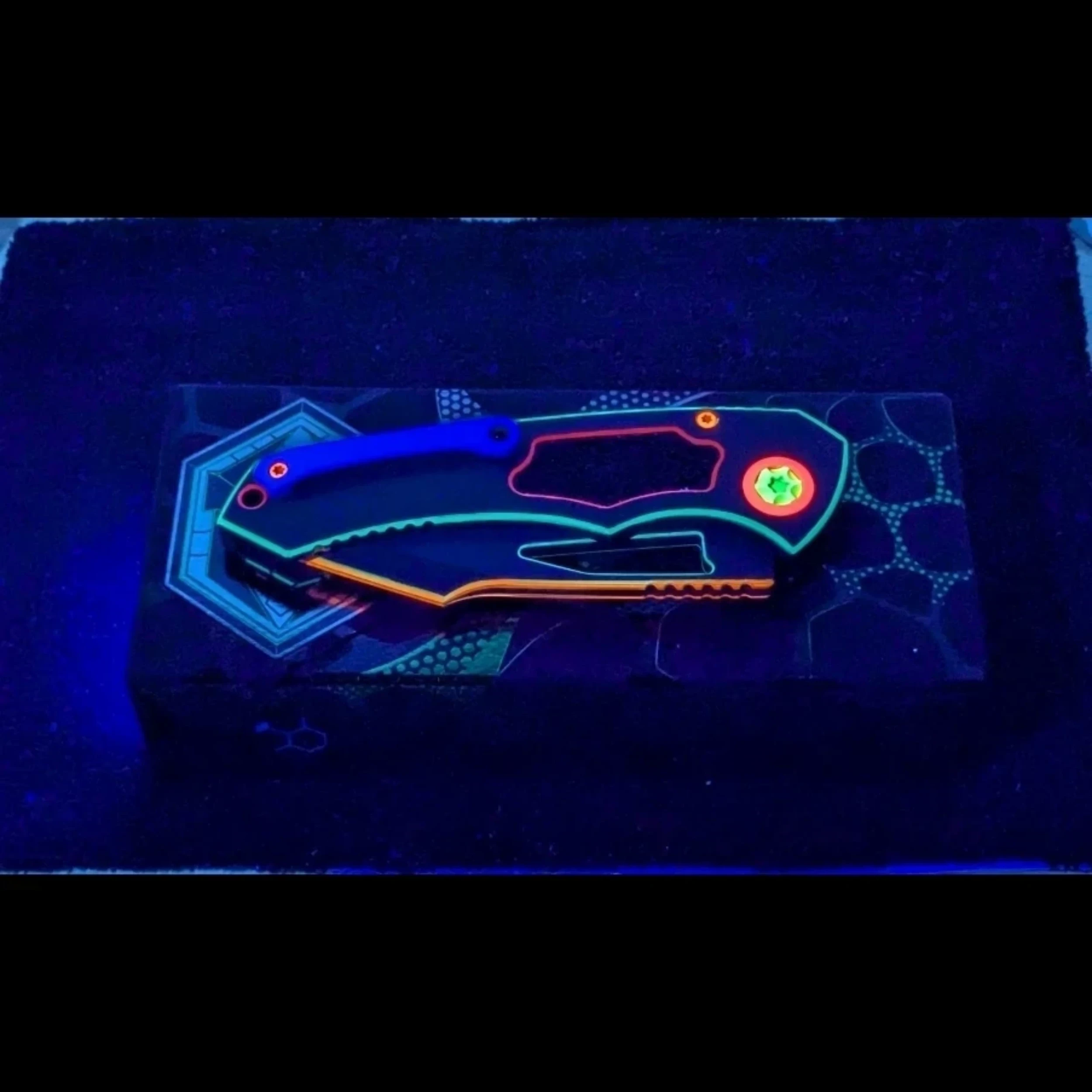 Bladebinge - Exclusive Heretic Pariah Manual Drop Point Cel