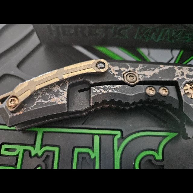 Bladebinge - Heretic MEDUSA MANUAL TANTO DLC BLACK MARBLE TITANIUM