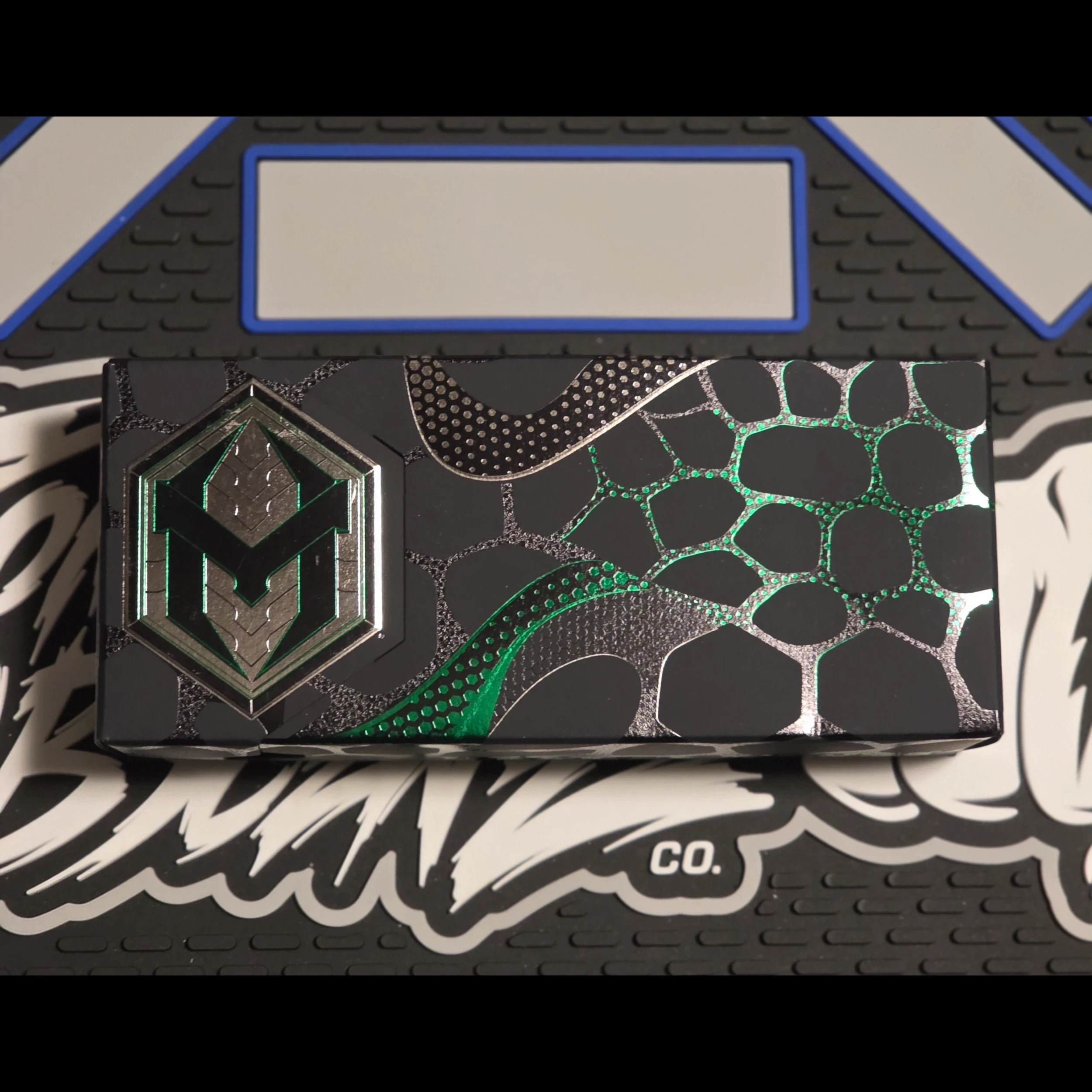 Bladebinge - Heretic Medusa 80s Neon Cel-Shade Tanto - S/N 55