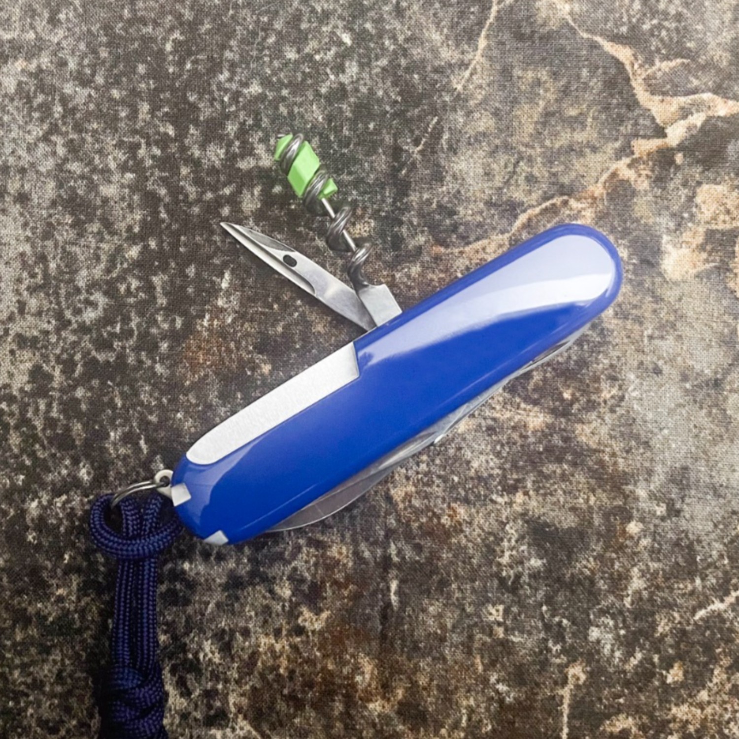 Bladebinge Victorinox Explorer Blue Swiss Army Knife w/ Magnifying