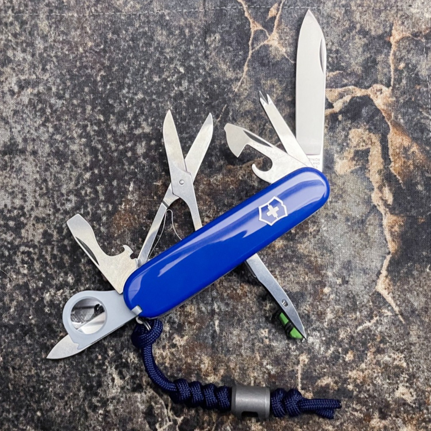 Bladebinge Victorinox Explorer Blue Swiss Army Knife w/ Magnifying