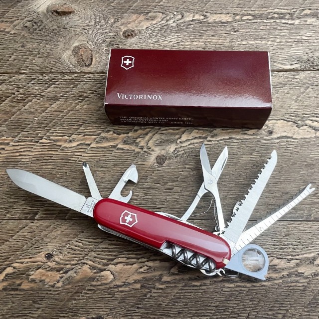 Bladebinge - Victorinox Outdoorsman Marlboro Red Swiss Army