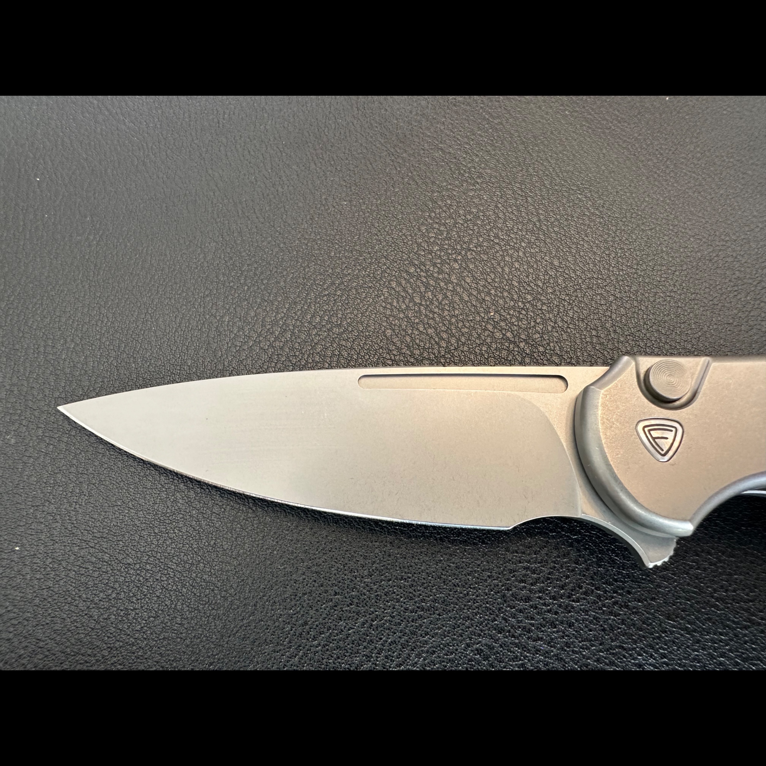 Bladebinge - Ferrum Forge Stinger Titanium Button Lock