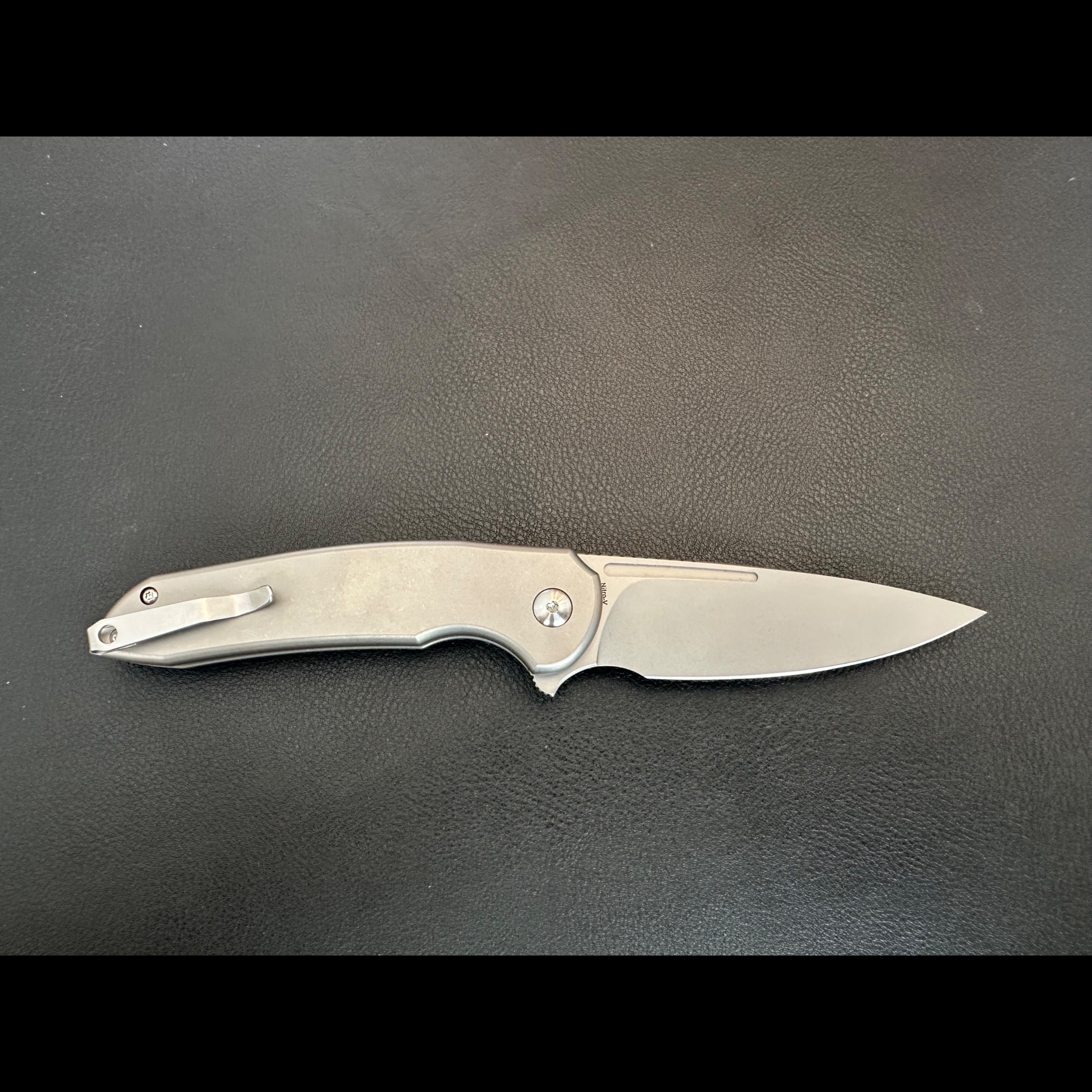 Bladebinge - Ferrum Forge Stinger Titanium Button Lock