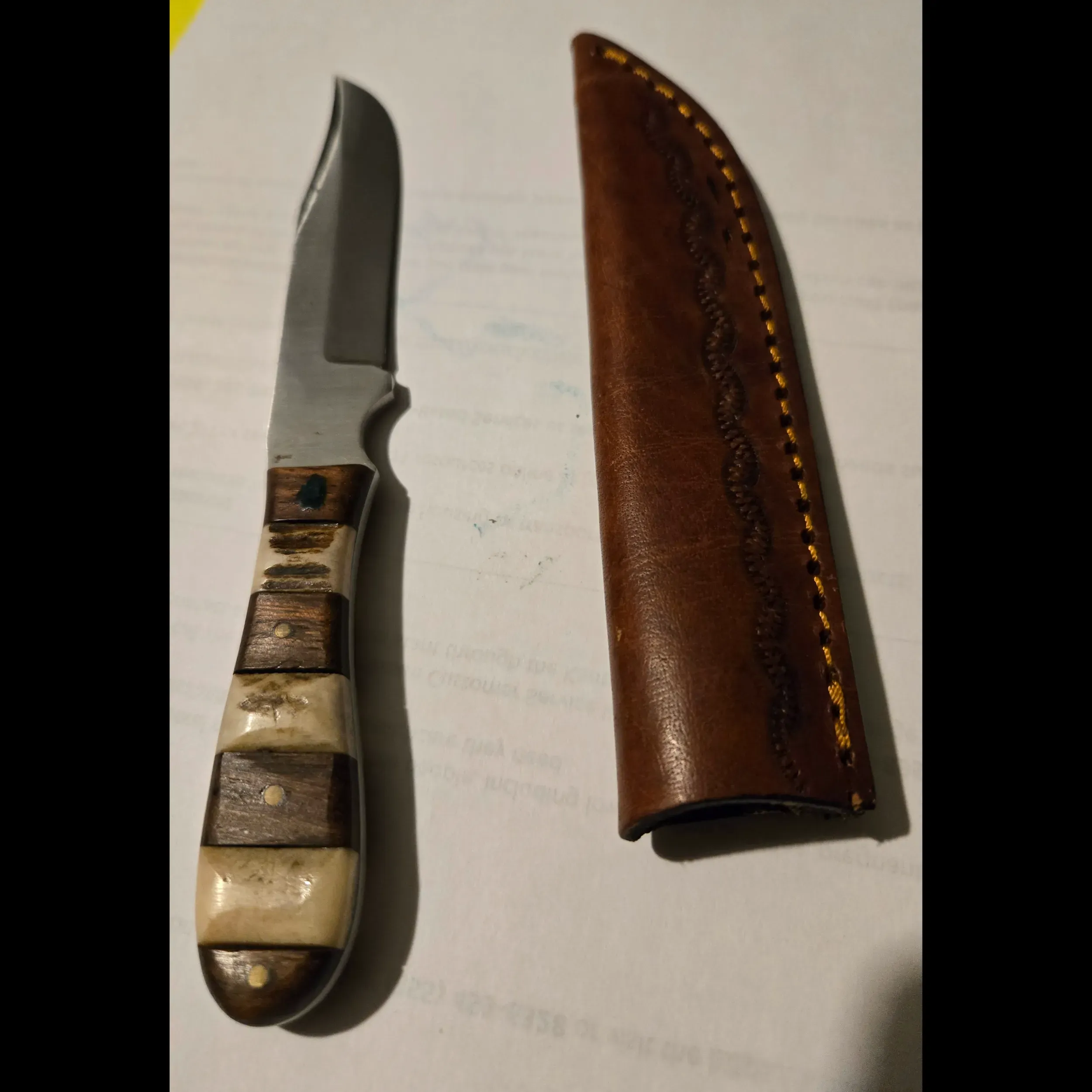 Bladebinge - Fixed-blade hunting knife with wood and bone handle and ...