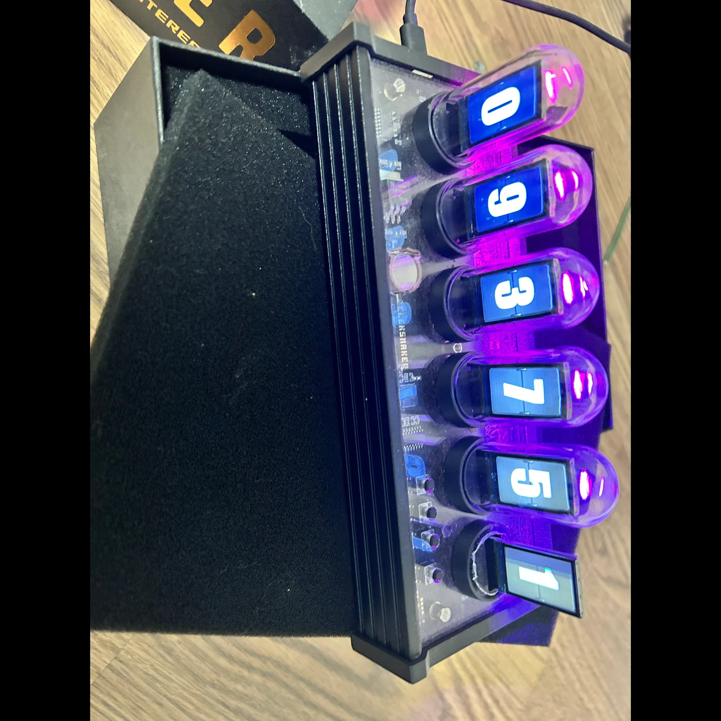 Bladebinge - Come On GEEKS - ELEKSMAKER Glow Tube-Style RGB Clock ...