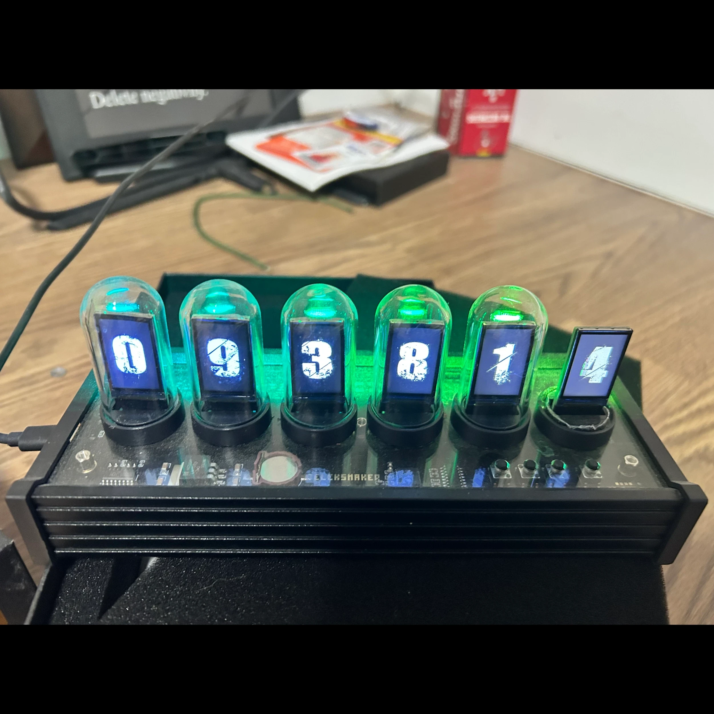 Bladebinge - Come On GEEKS - ELEKSMAKER Glow Tube-Style RGB Clock ...