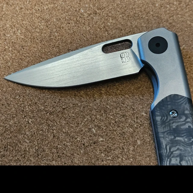 Bladebinge - Berg Blades Mini Sweeney - Hand satin, dune CF.