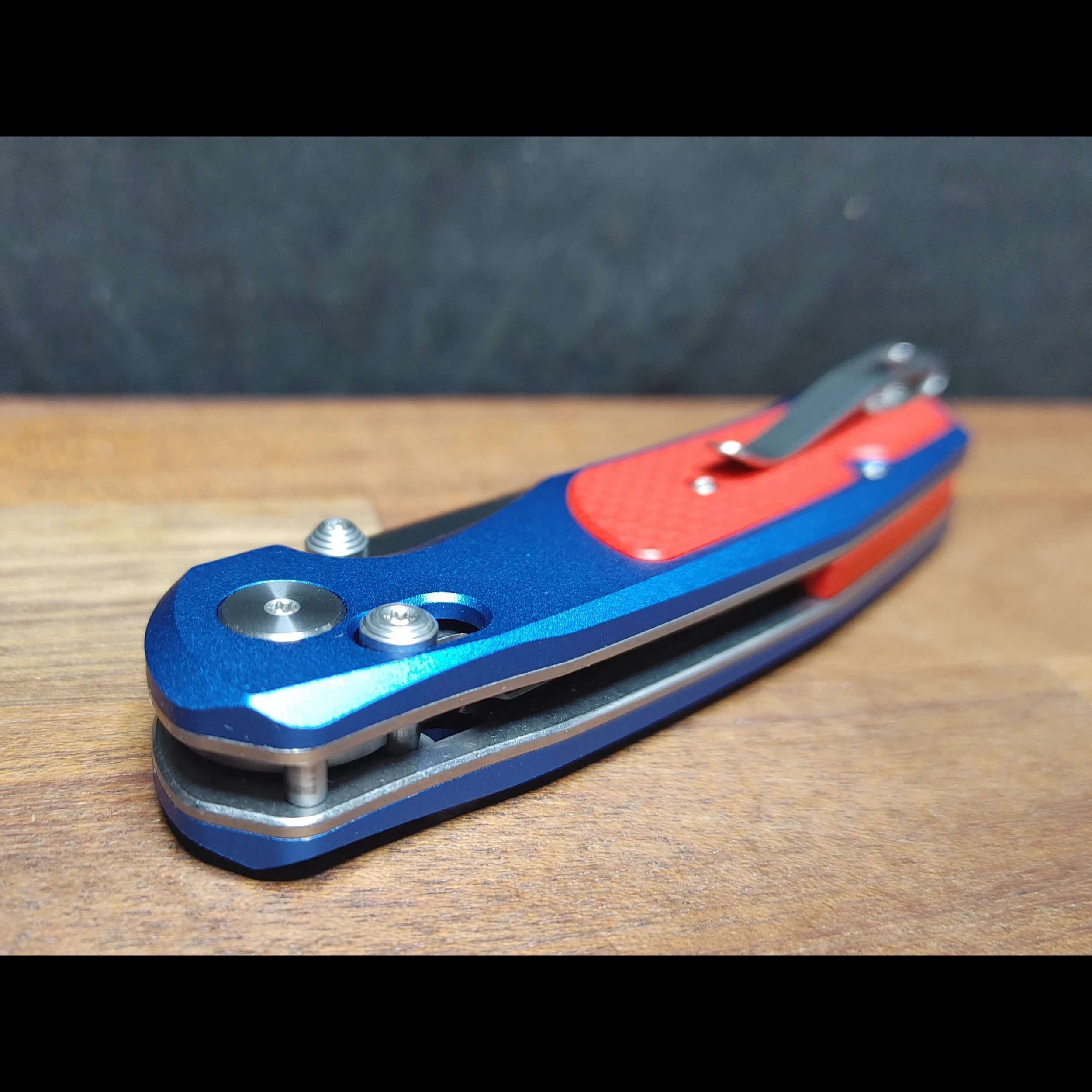 326　TENDERLOIN BLUE/RED Bladebinge - Trivisa - Hornet - 14c28n Blade w/ aluminum handles