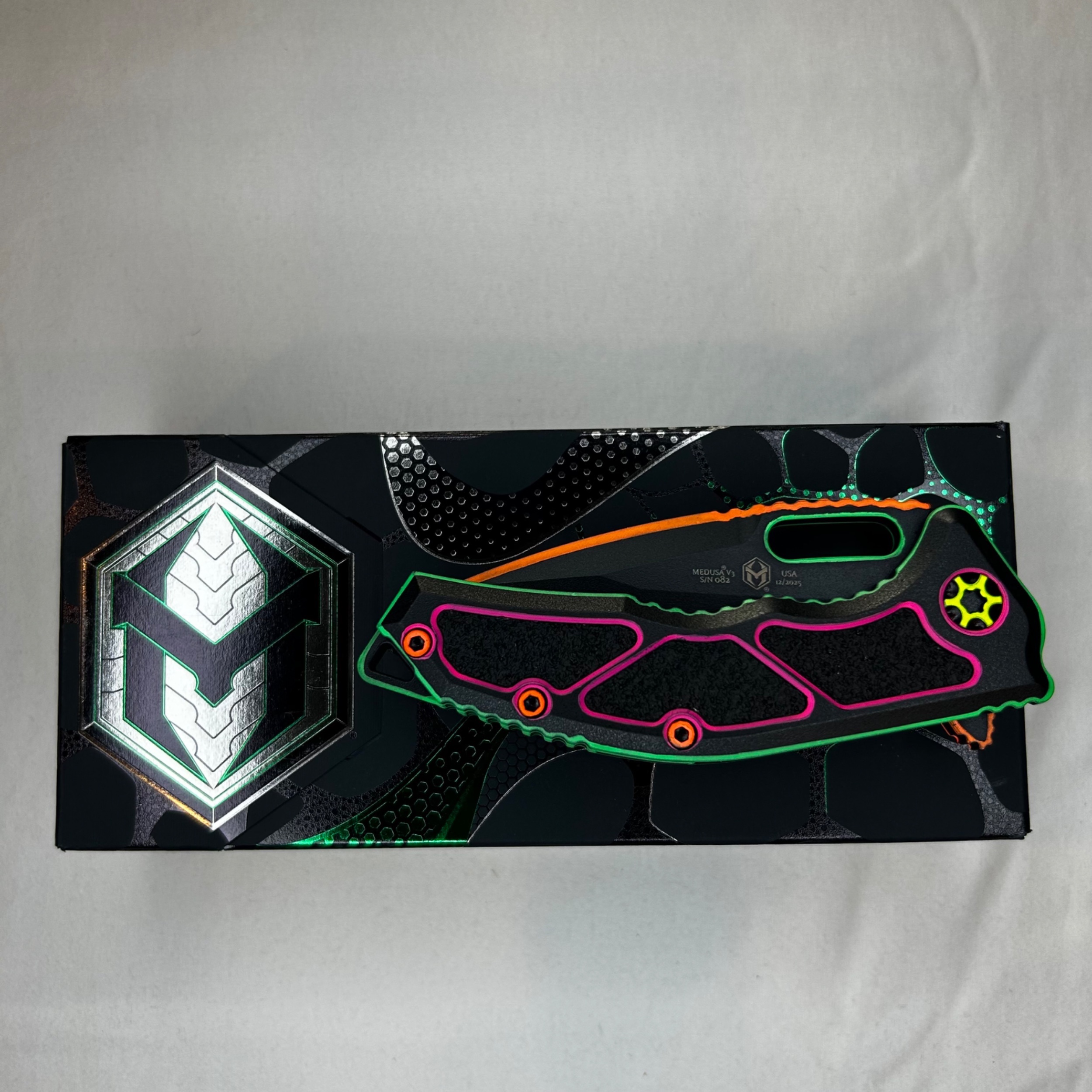 Bladebinge - Heretic Medusa Manual 80s Neon Cel-Shade Tanto - BROP
