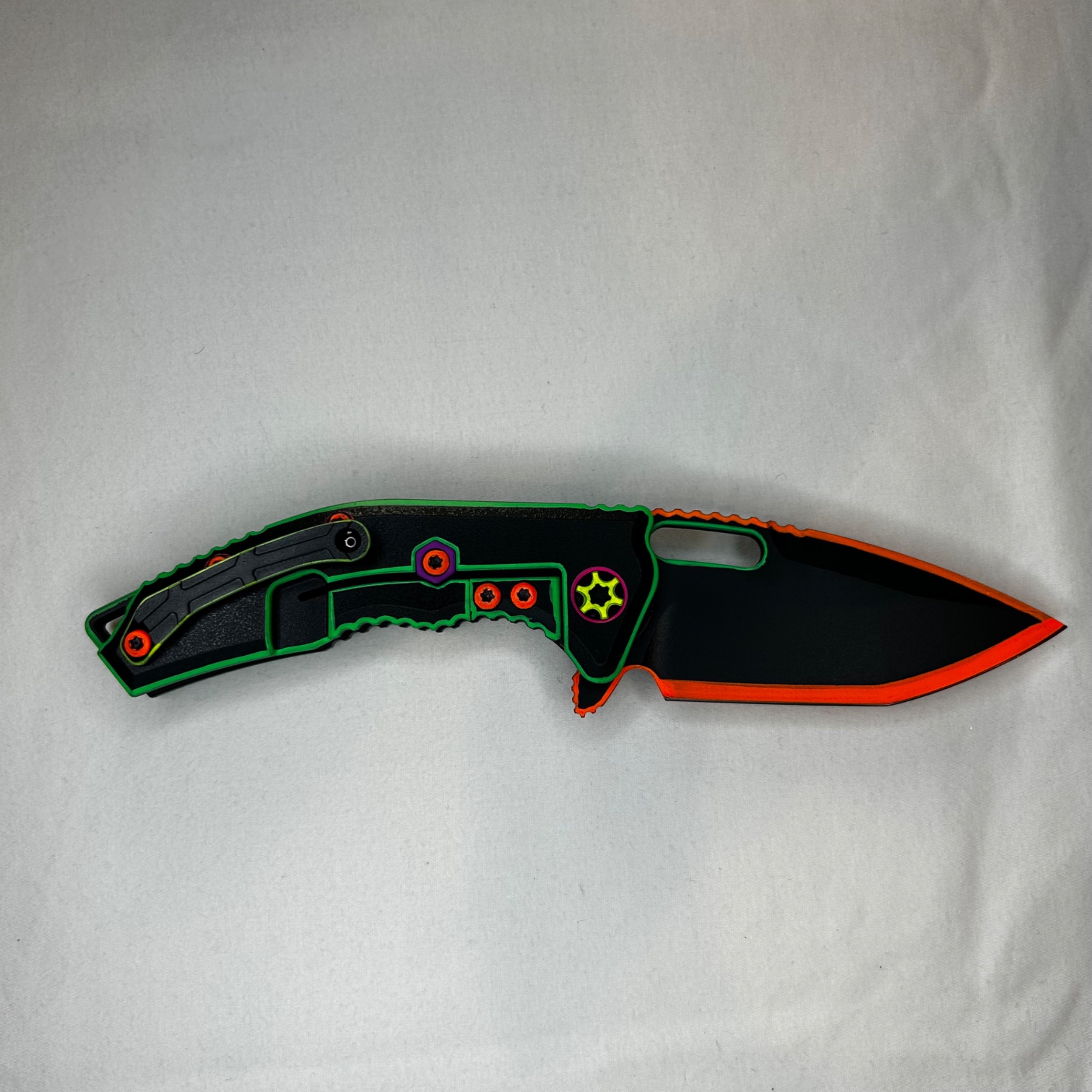 Bladebinge - Heretic Medusa Manual 80s Neon Cel-Shade Tanto - BROP