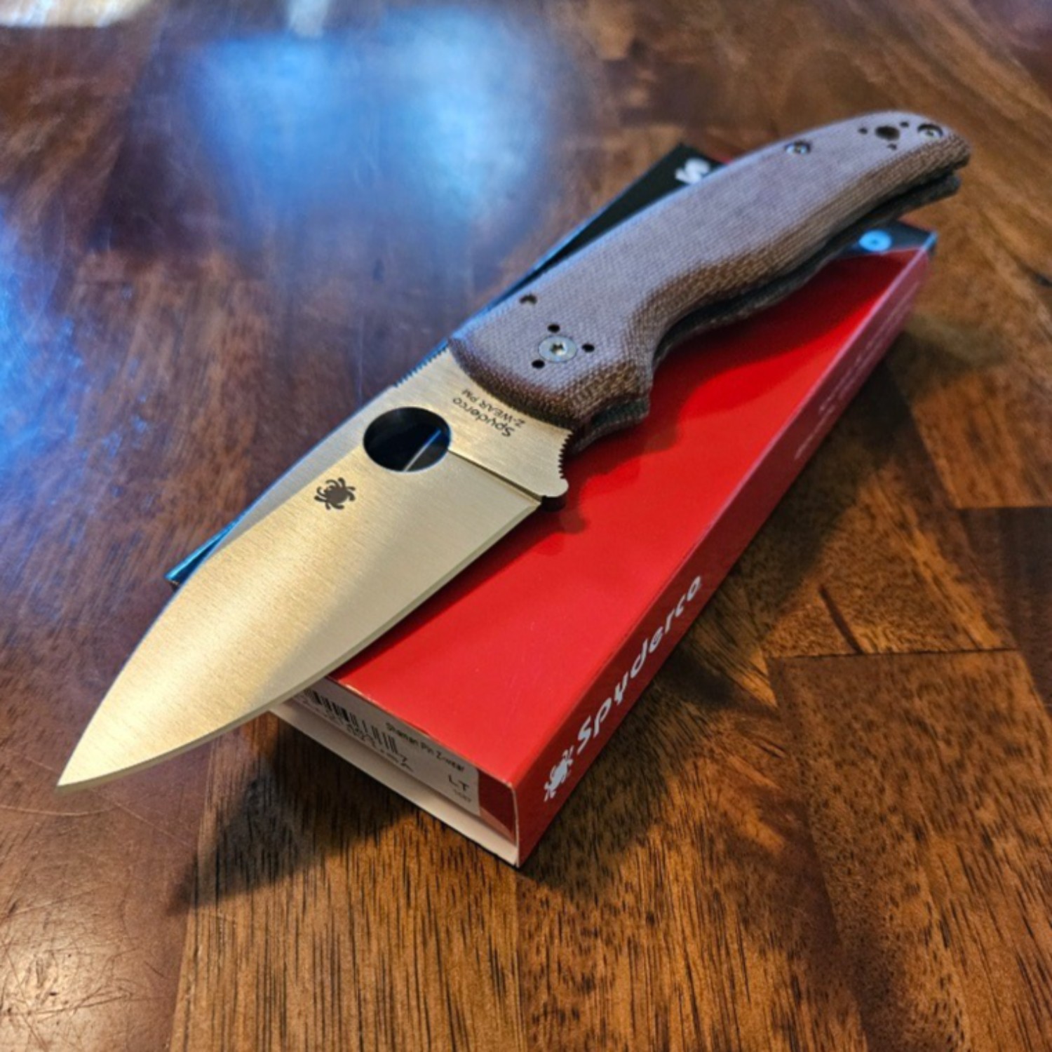 Knafsale Spyderco Shaman Sprint Z wear. Micarta