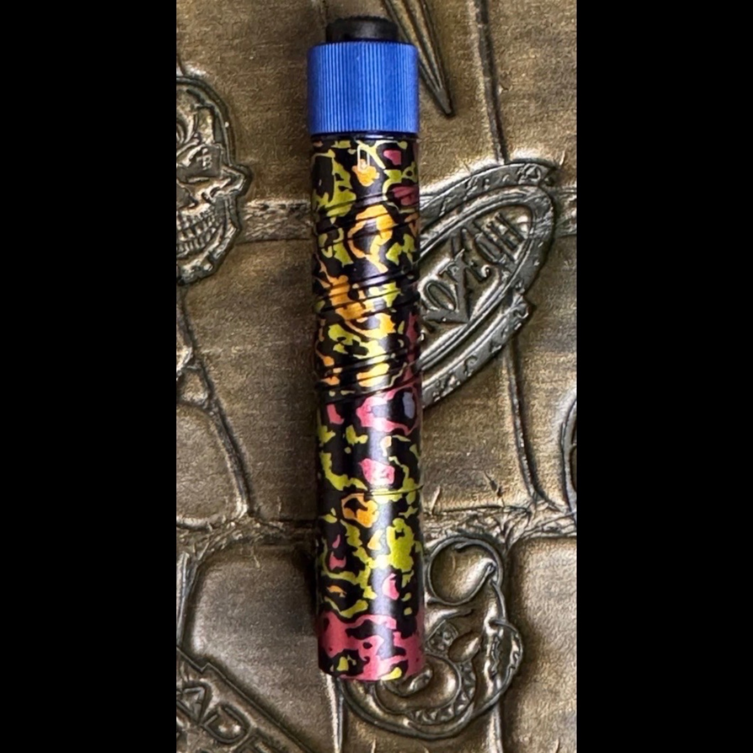 Bladebinge - Olight I3T 2 EOS - 80s Camo Carbon - Limited Edition