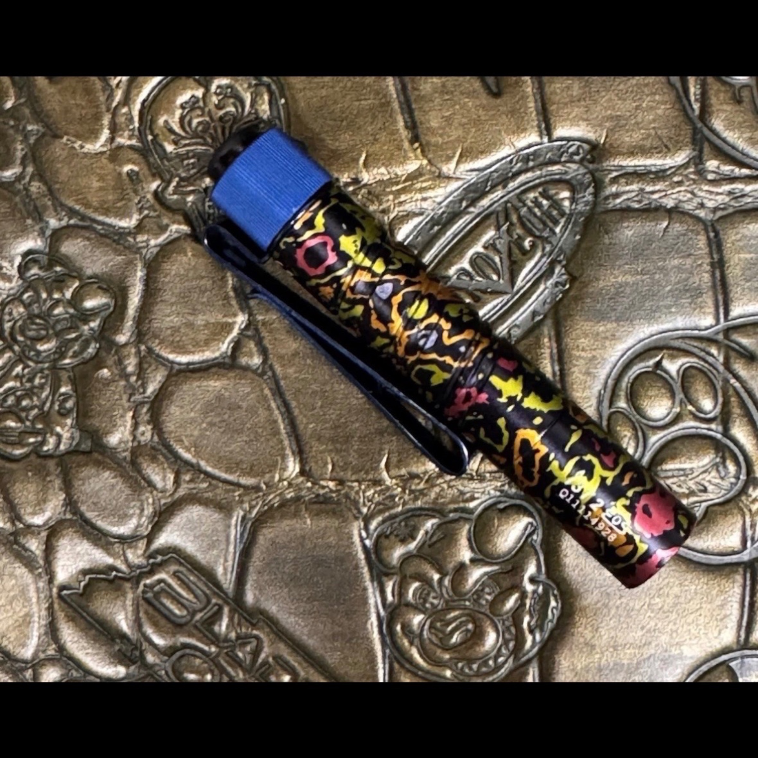 Bladebinge - Olight I3T 2 EOS - 80s Camo Carbon - Limited Edition