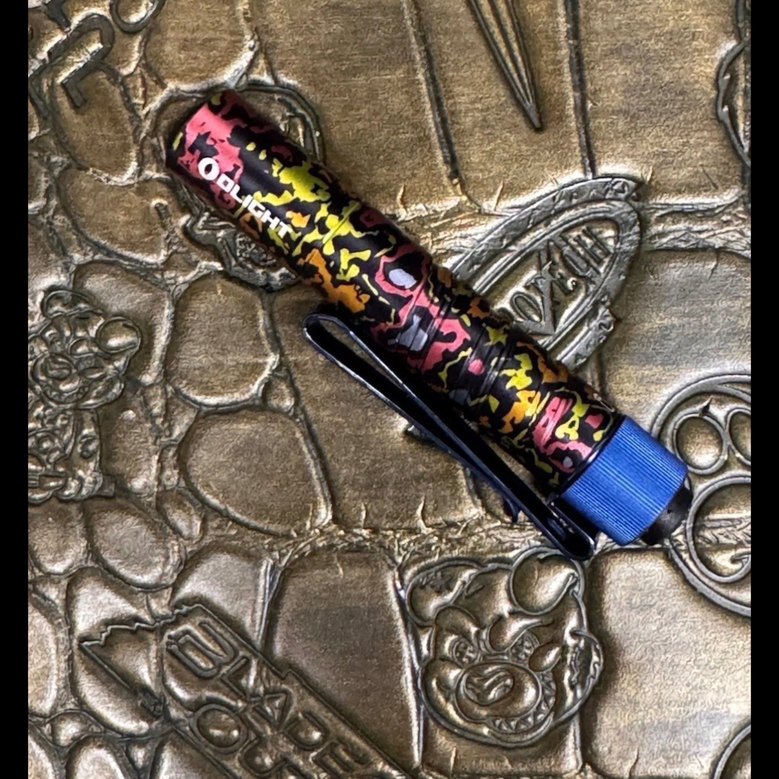 Bladebinge - Olight I3T 2 EOS - 80s Camo Carbon - Limited Edition