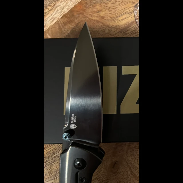 Bladebinge - Kizer Spitfire Ki3690A2 – Titanium w/ 80s CamoCarbon ...