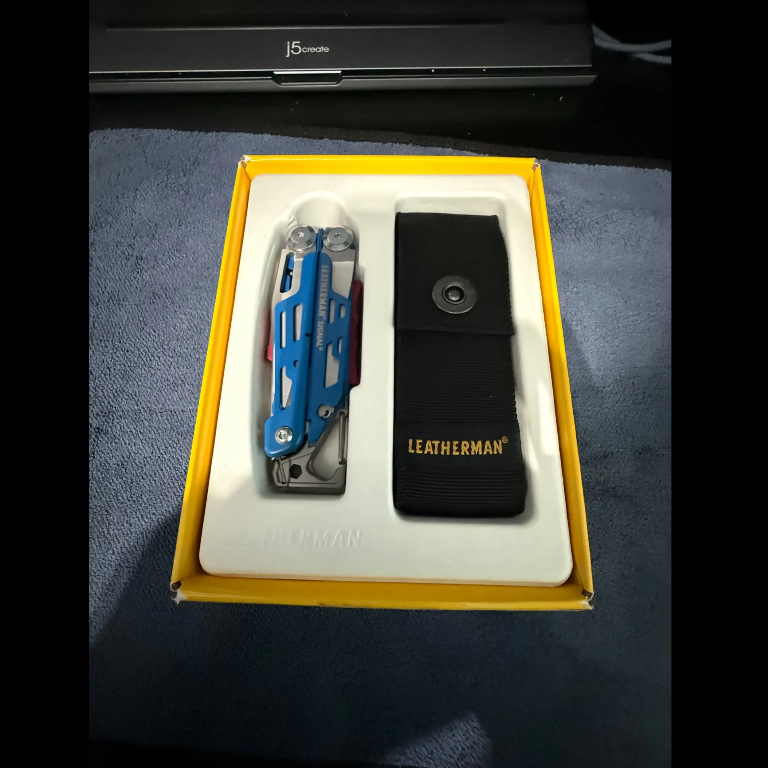 Bladebinge - Leatherman Signal in Cobalt Blue w/nylon sheath