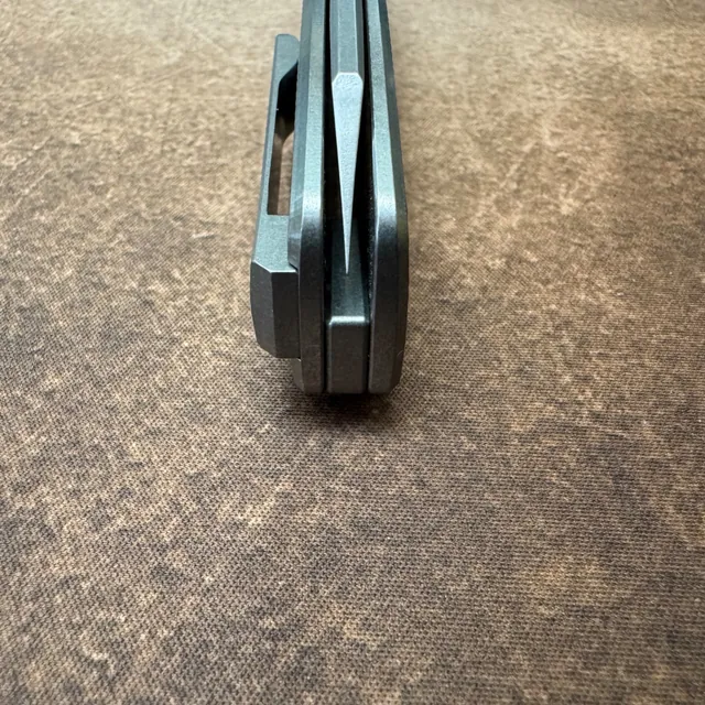 Bladebinge - Brown Knives Cortex Mini #012
