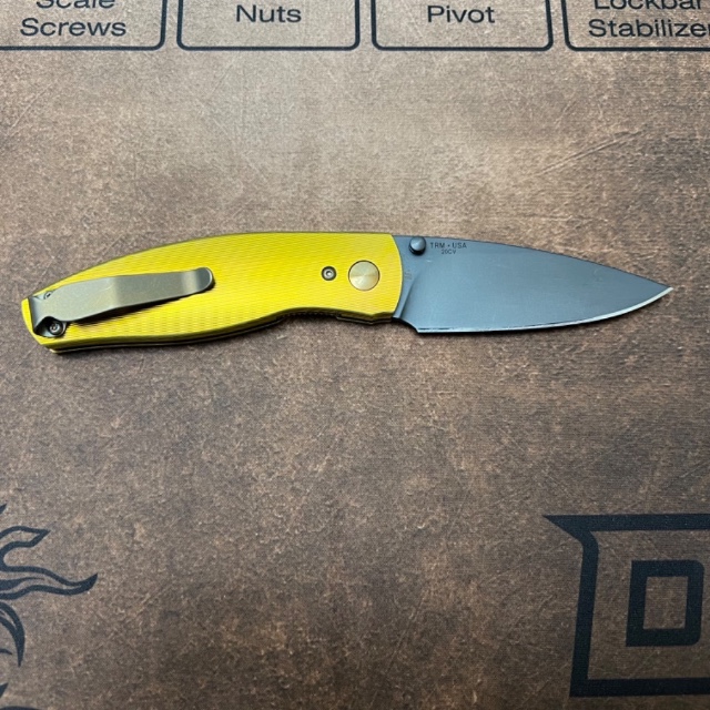 Bladebinge - TRM Neutron 2 C-3PO Contoured Titanium Handle
