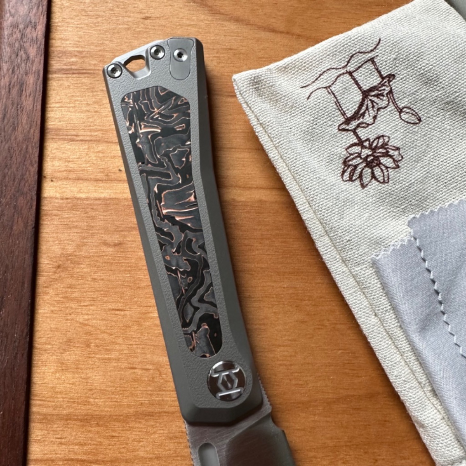 KNiFe 直筆サイン Bladebinge - Kunwu Geezer CF Copper Inlay Titanium Slipjoint