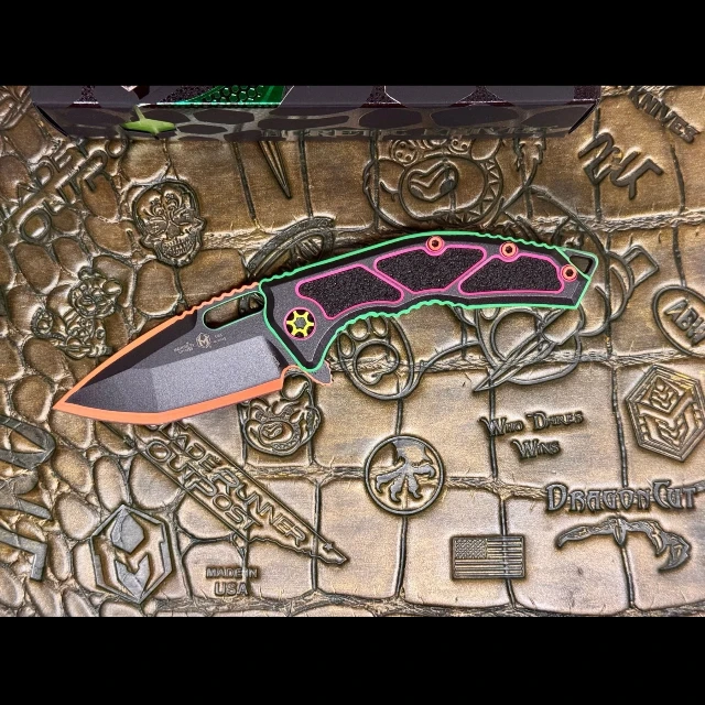 Bladebinge - Heretic Medusa V3 Manual - 80s Neon Cel Shade - DLC