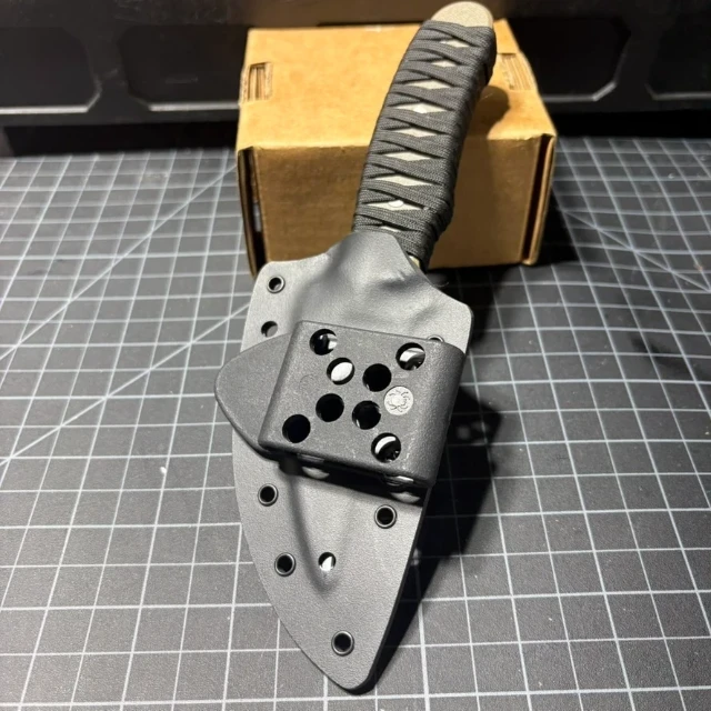 Bladebinge - Custom Spyderco Reverse Fixed Blade