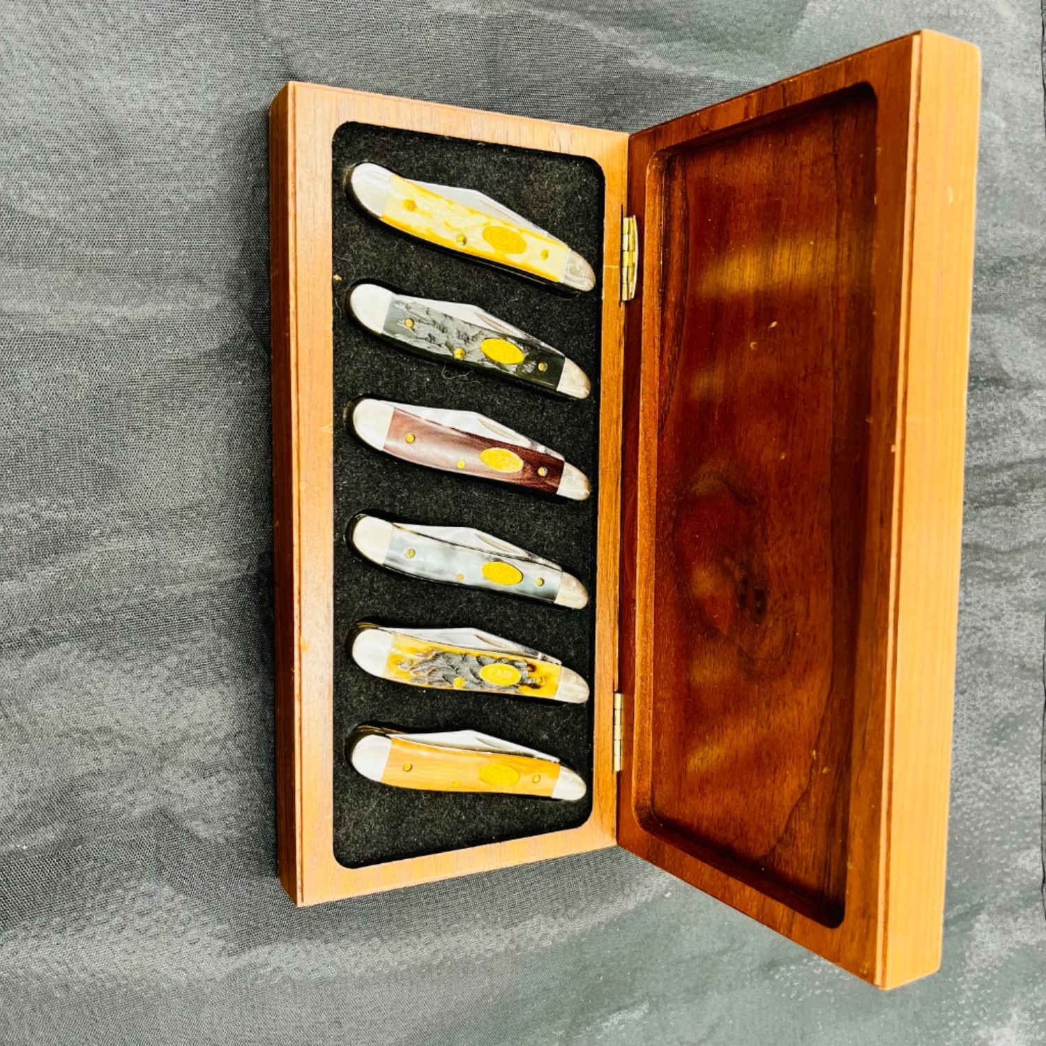 Bladebinge - Vintage Case XX Rare 1992 Peanut 6 Knife Collection