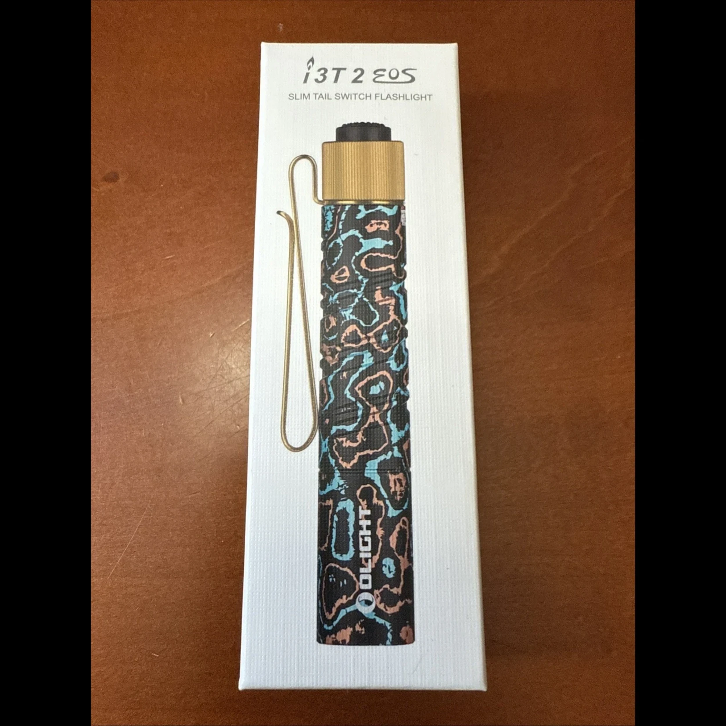 Bladebinge - Olight I3T 2 EOS Camo Carbon Shipwreck 200 Lumens