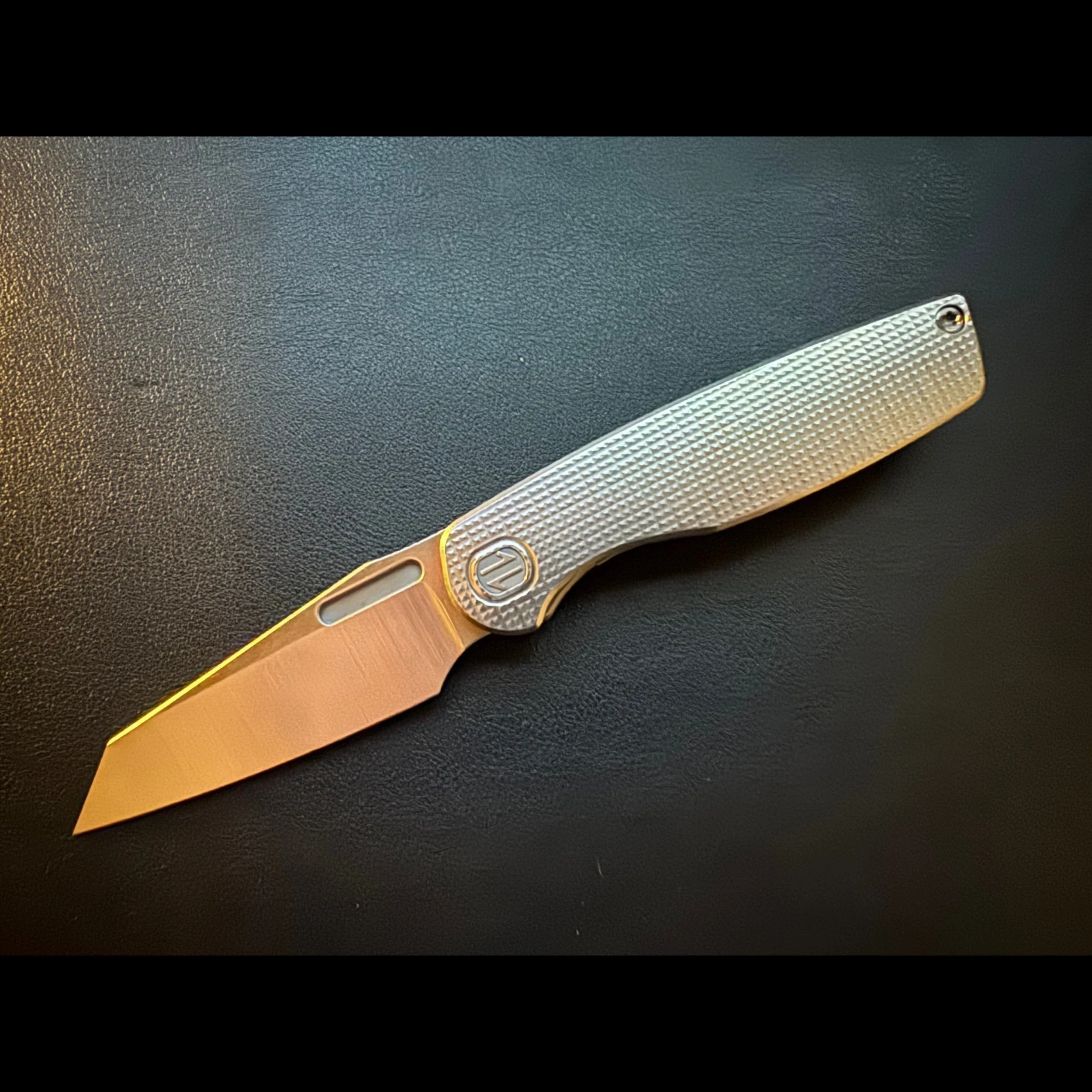 Bladebinge - Brown Knives Cortex Mini #124