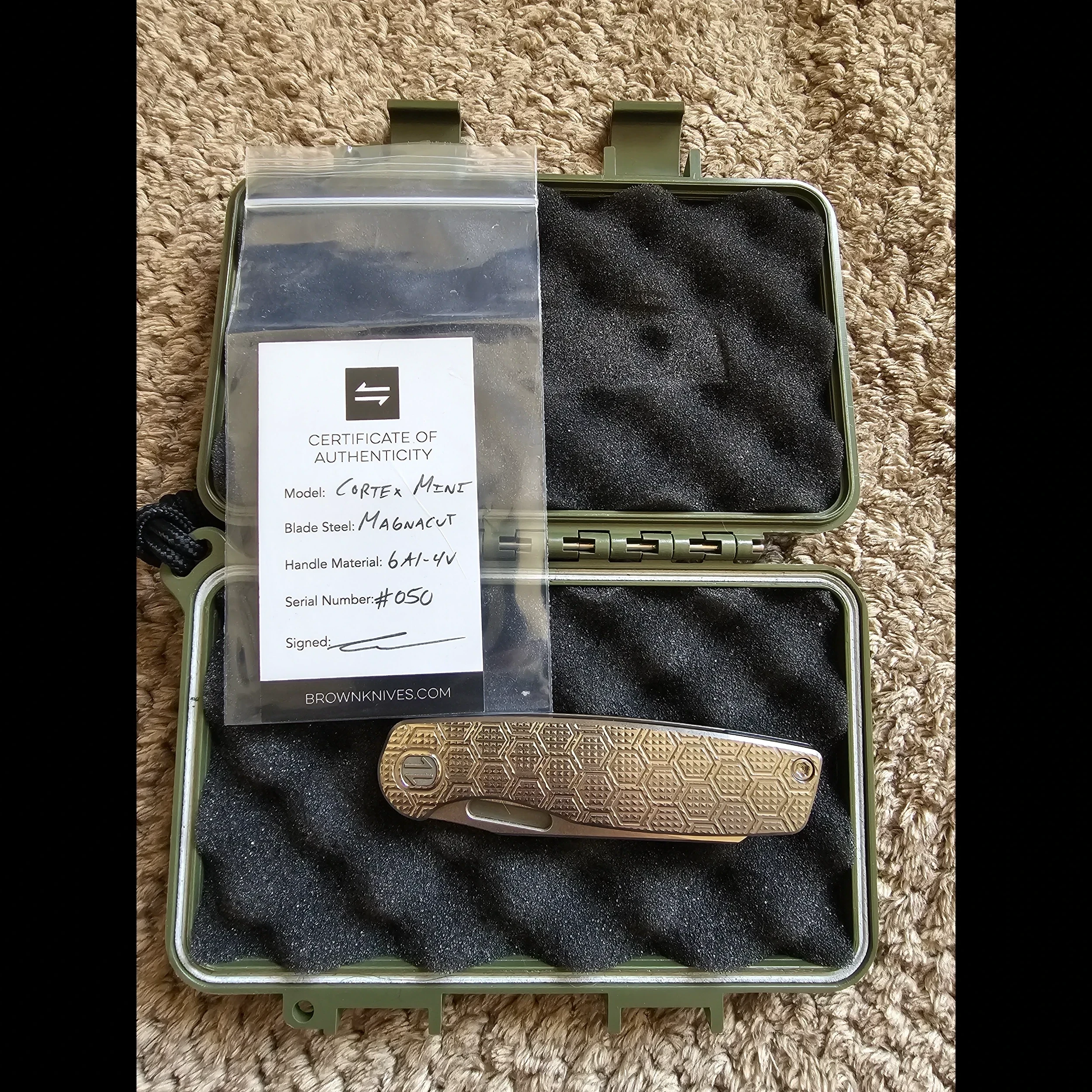 Bladebinge - Brown Knives Mini Cortex on skiffs