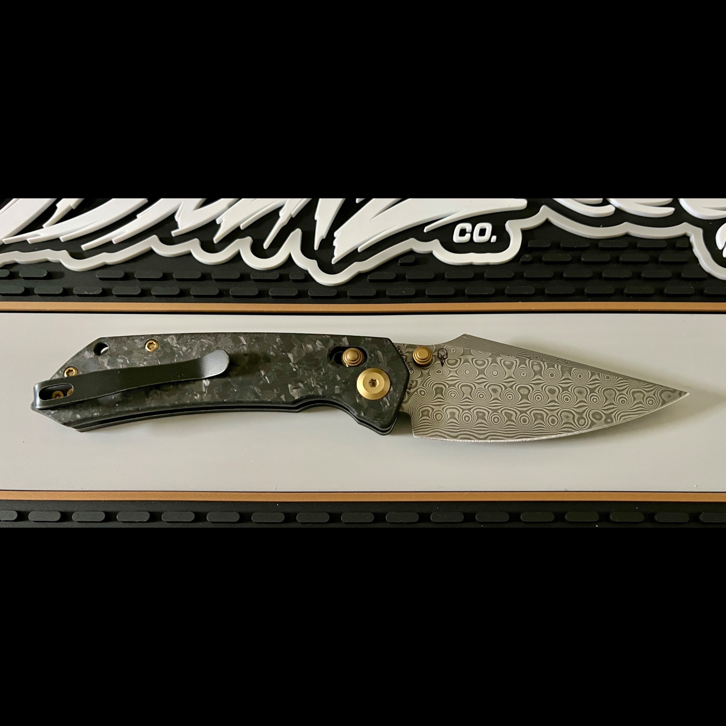 Bladebinge - KANSEPT Fenrir Crossbar Lock Knife Shred Carbon Fiber